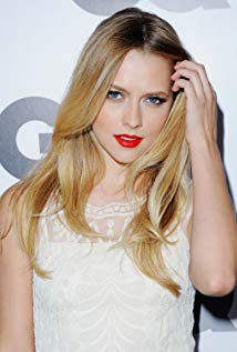 How tall is Teresa Palmer?